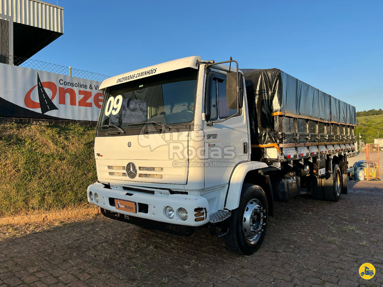 MB 1718 de Onze Rodas Caminhões e Utilitários
